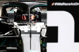 Lewis Hamilton raih