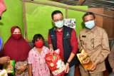 Mensos kunjungi dan berikan bantuan PKH ke warga Palopo