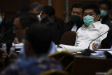 MA tetap vonis penjara seumur hidup terhadap Benny Tjokro dan Heru Hidayat