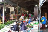 Setelah seminggu tutup karena COVID-19, Pasar Harjodaksino dibuka lagi