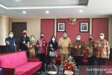FKIJK Sulut donasikan sembako dan masker bagi warga terdampak COVID-19