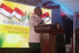 Gubernur Papua Barat Mandacan harap penegakan hukum perhatikan kearifan lokal