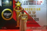 Lisda Hendrajoni terima penghargaan The Top Women Leader Of The Year