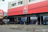 Alfamidi dan IDF-MUI bagikan gerobak tingkatkan kualitas UMKM di Sulut