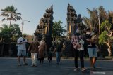 WISATAWAN DOMESTIK KUNJUNGI TANAH LOT BALI