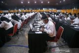 Tidak tembus CPNS, ratusan orang melakukan aksi protes di Mappi