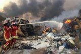 Prajurit TNI bantu evakuasi korban terdampak ledakan di Beirut