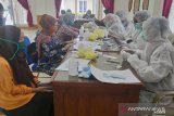 Sebanyak 99 pegawai DPRD Barsel jalani tes cepat COVID-19