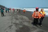 Satu korban tenggelam di Pantai Goa Cemara masih dicari