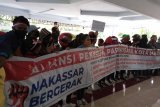 Ratusan warga Makassar unjuk rasa menuntut tempat hiburan malam dibuka kembali