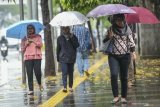 BMKG keluarkan peringatan hujan angin di tiga wilayah DKI Jakarta
