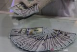 Nilai tukar rupiah melemah 25 poin, Senin pagi