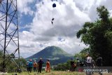 Reaksi cepat PLN evakuasi penerjun payung tersangkut di jaringan transmisi