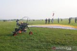 8 pilot paramotor dari FASI kibarkan bendera dengan ketinggian 2.020 meter