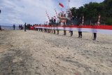 Bendera Merah Putih sepanjang 545 meter dibentangkan di Pulau Nanedakele Sangihe