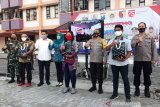 Wali Kota Kediri Abdullah Abu Bakar (baju putih), Kapolresta Kediri AKBP Miko Indrayana saat peresmian program 