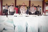 Polisi sita dua mobil bermuatan pupuk tanpa dokumen