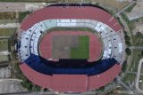 Suasana Stadion Gelora Bung Tomo (GBT) yang tengah direnovasi di Surabaya, Jawa Timur, Kamis (20/8/2020). Berbagai perbaikan terus dikerjakan di stadion tersebut seperti pemasangan sekitar 45.000 kursi tunggal dan pengelupasan rumput untuk diganti dengan rumput standar internasional guna menyambut Piala Dunia U-20 pada 2021 mendatang. Antara Jatim/Moch Asim/zk.