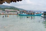 Wisatawan lokal ramai kunjungi objek wisata pantai di Lampung