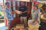 Diskominfo serahkan 6.538 buku untuk rumah baca di Kampung Yoboi