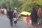 Mobil Jazz terjun bebas ke parit, pengemudi wanita di Lombok Tengah selamat