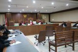 Majelis hakim tolak permohonan