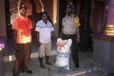 Polres Yalimo distribusi bantuan beras Mabes Polri ke warga