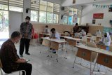 Suasana saat kegiatan seminar virtual Pencegahan dan Pemberantasan Penyalahgunaan dan Peredaran Gelap Narkotika dan Prekuso Narkotika (P4GN) kepada pelajar SMA/SMK di Surabaya, Jawa Timur, Selasa (25/8/2020). Kegiatan tersebut merupakan salah satu bentuk tanggung jawab sosial PNM kepada masyarakat untuk mengedukasi siswa dan siswi perihal bahaya narkoba dan dampak negatifnya dalam kehidupan sehari-hari. Antara Jatim/HO/Humas PNM Surabaya/zk.