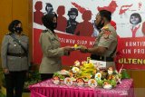 Prajurit wanita TNI ikut meriahkan HUT Polwan Polda Sulteng