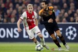 MU resmi boyong Van de Beek dari Ajax