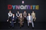 'Dynamite' jadi lagu BTS terlama yang bertahan di Billboard Hot 100