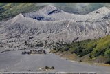 Suasana Kawasan Taman Nasional Bromo Tengger Semeru yang mulai dibuka kembali untuk wisatawan di Probolinggo, Jawa Timur, Sabtu (5/9/2020). Aktivitas wisata di Gunung Bromo sudah dibuka dengan memperhatikan protokol kesehatan yaitu pembatasan pengunjung sebanyak 20 persen dari total kapasitas daya tampung atau 739 orang per hari. ANTARA FOTO/Umarul Faruq/nym