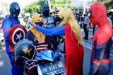Super Hero Bagikan Masker
