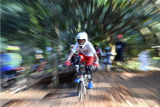 Pembalap sepeda berlatih di pumping track Hutan UI Bike Park, Depok, Jawa Barat, Selasa (8/9/2020). Pembibitan atlet usia muda yang diinisasi komunitas bersepeda Santoso Bike Academy (SBA) tersebut sempat terhenti tiga bulan imbas pandemi COVID-19 namun kini mulai berlatih dengan menerapkan protokol kesehatan. ANTARA FOTO/M Risyal Hidayat/hp.