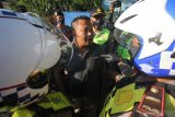 Polisi menghentikan warga yang tidak bermasker saat Operasi Yustisi Penegakan Disiplin Protokol Kesehatan di Surabaya, Jawa Timur, Senin (14/9/2020). Dalam operasi yang bertujuan untuk meningkatkan kepatuhan warga dalam menerapkan protokol kesehatan masih ditemukan warga yang tidak memakai masker. Antara Jatim/Didik/Zk