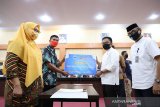 Pemkab Bantaeng salurkan beasiswa