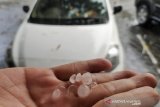 Wilayah Kota Cimahi dilanda hujan butiran es
