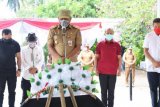 Olly ziarah makam mantan gubernur Sulut