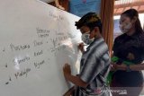 Kegiatan Belajar di Perpustakaan Desa