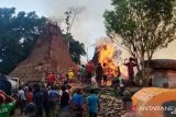 Polisi sebut terbakarnya puluhan rumah adat di sumba akibat tersambar petir