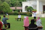 Presiden Jokowi berikan bantuan modal kerja di halaman Istana Jakarta