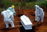 UP2KP-Dinkes dan PUPR makamkan tiga pasien COVID-19 di Kota Jayapura