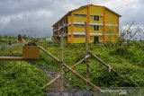 Suasana Rumah Susun Sewa (Rusunawa) Universitas Negeri Siliwangi (UNS) di Tamansari, Kota Tasikmalaya, Jawa Barat, Sabtu (3/10/2020). Pemkot Tasikmalaya menjadikan Rusunawa UNS sebagai lokasi isolasi pasien terpapar COVID-19 akibat seluruh ruang isolasi di RSUD Soekardjo dan rumah sakit swasta sudah penuh, dan berencana menyiapkan dua hotel lainnya yang akan dipergunakan untuk ruangan isolasi selanjutnya. ANTARA JABAR/Adeng Bustomi/agr