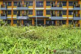 Suasana Rumah Susun Sewa (Rusunawa) Universitas Negeri Siliwangi (UNS) di Tamansari, Tasikmalaya, Jawa Barat, Sabtu (3/10/2020). Pemkot Tasikmalaya menjadikan Rusunawa UNS sebagai lokasi isolasi pasien terpapar COVID-19 akibat seluruh ruang isolasi di RSUD Soekardjo dan rumah sakit swasta sudah penuh dan berencana menyiapkan dua hotel lainnya yang akan dipergunakan untuk ruangan isolasi selanjutnya. ANTARA JABAR/Adeng Bustomi/agr