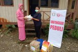 Bhayangkari cabang Yahukimo berikan tali asih ke Warakawuri di Dekai