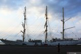 KRI Bima Suci bersandar di Dermaga Madura Ujung, di Surabaya, Jawa Timur, Minggu (13/09/2020). KRI Bima Suci akan melakukan pelayaran latihan praktek (lattek) Kartika Jala Krida (KJK) selama 98 hari dengan menyinggahi 10 kota pelabuhan dalam rute perjalanan keliling Indonesia. Antara jatim/Rifai/zk