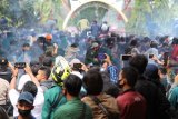 Demo mahasiswa Lampung tolak UU Cipta Kerja berakhir  ricuh