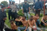 Terindikasi jadi provokator, 10  pelajar diamankan polisi  dalam aksi unjuk rasa di DPRD Sumbar