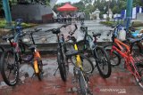 Rest area bagi pesepeda akhir pekan di Palembang