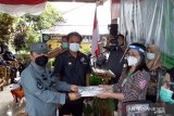 Bakamla RI serahkan bantuan pangan dan APD di Kabupaten Sangihe